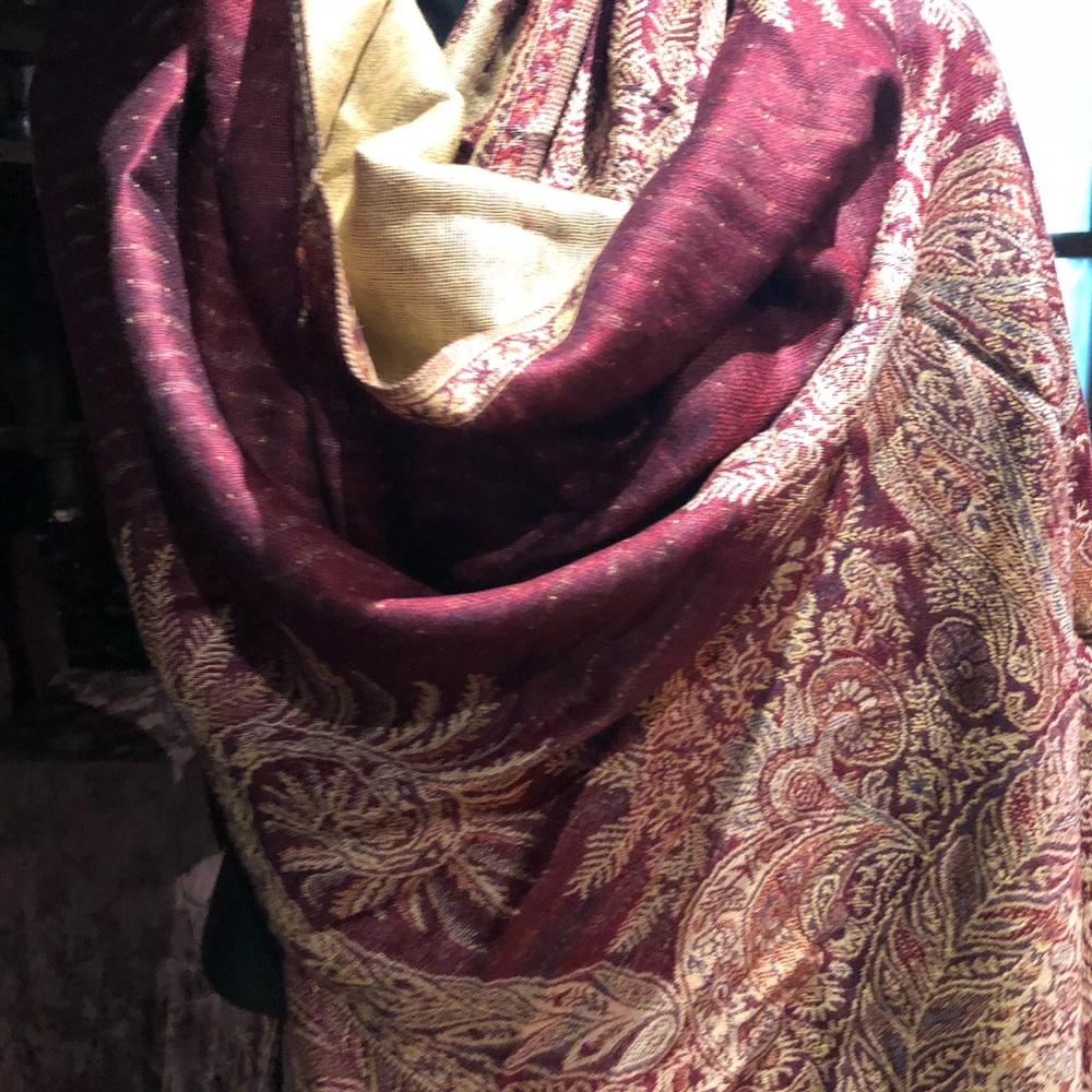 Vintage style paisley pashmina shawl
